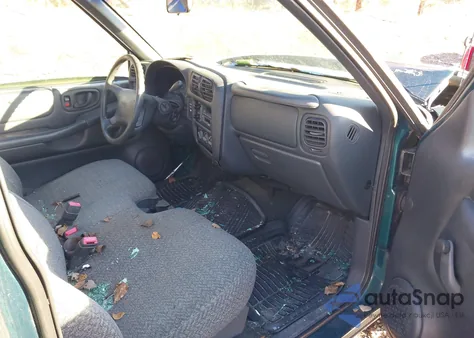 1998 GMC Sonoma Sl z USA, uszkodzony, nr VIN 1GTCS1441WK516519